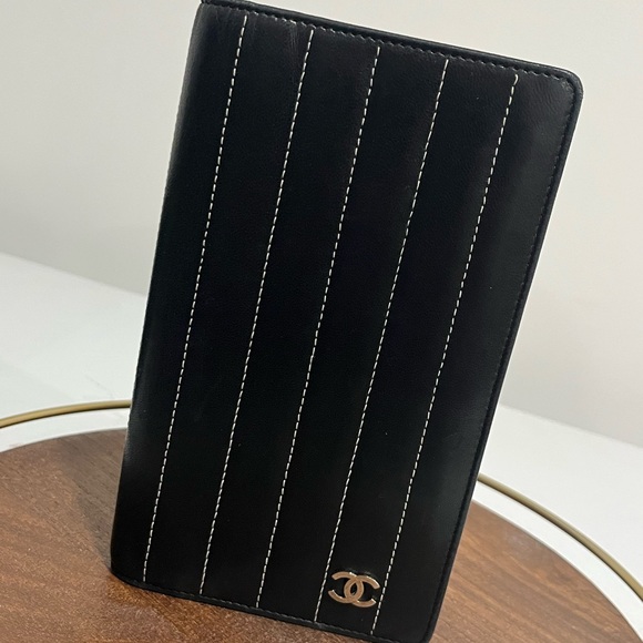 Chanel Black Lambskin Vertical Stitch Bifold Leather Wallet - Picture 1 of 8